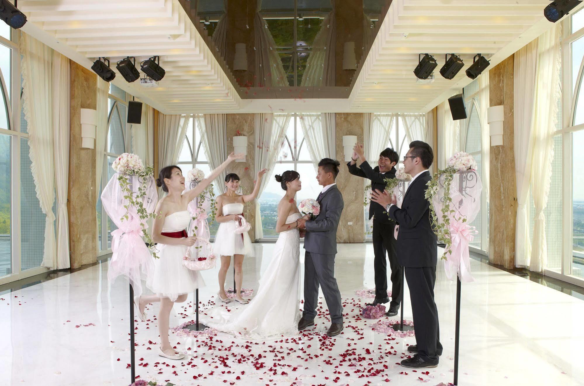 فندق منتجع جياوسي إيفرجرين جياوكسي المظهر الخارجي الصورة A wedding in the Sky Chapel